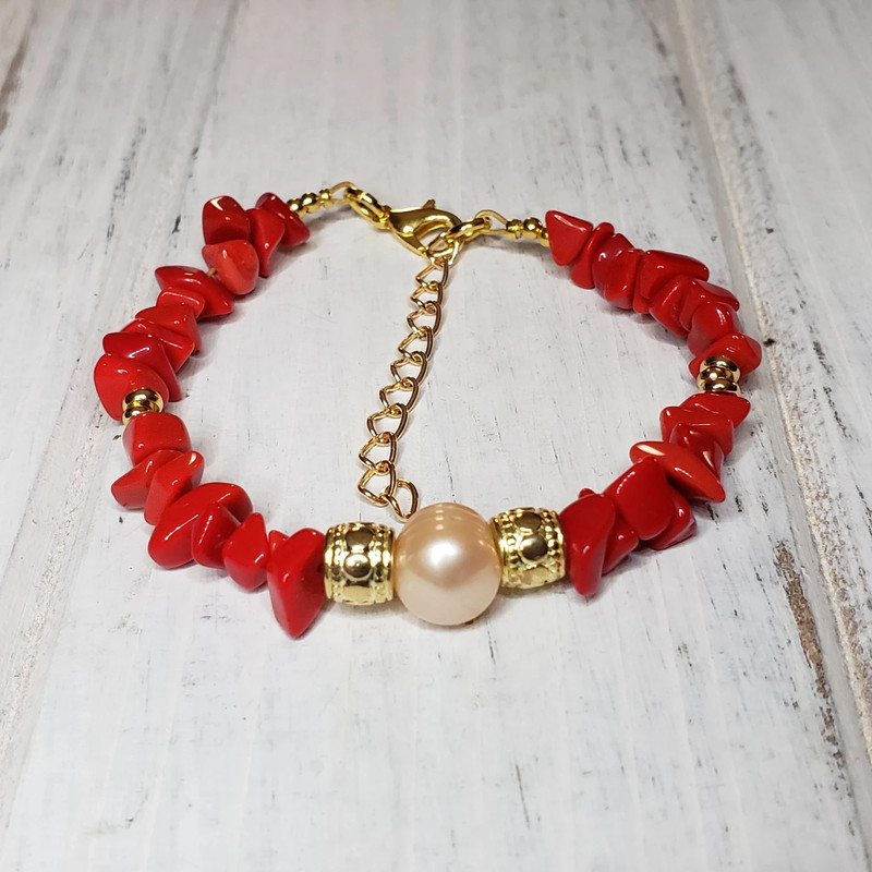 7RCPG 7" Natural Red Coral, Pearl & Gold Tone Bracelet