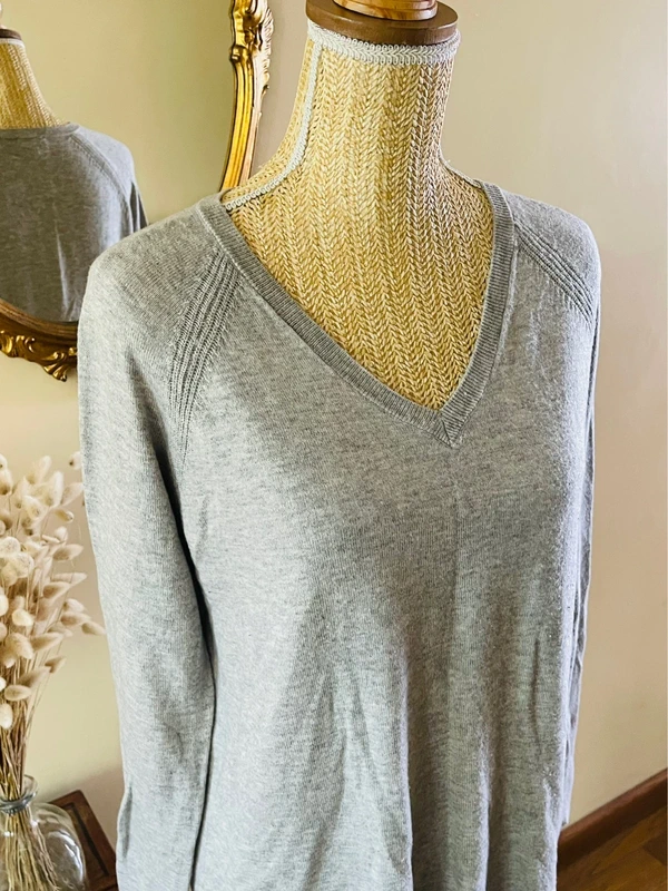 sublime Pull fin gris col v Gap taille S manches longues details cotes - photo numéro 5