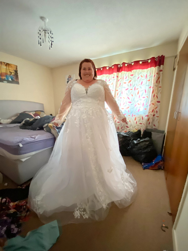 Wedding dress size 28