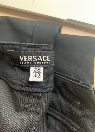 Pantalon slim Versace noir, marque: Versace Jeans Couture, état: Très bon état, taille: XS / 34 / 6, 7,00 €, 8,05 € Protection acheteurs incluse