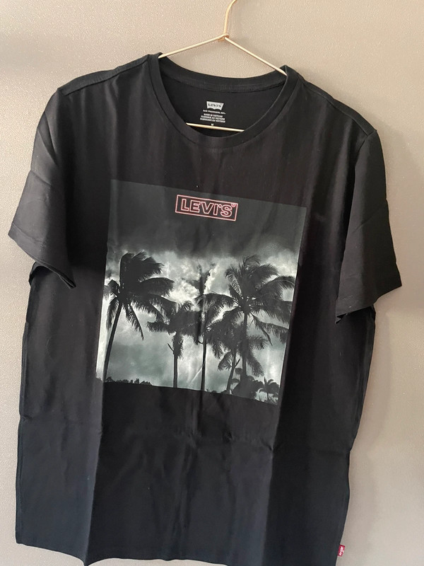 Levi’s - T- shirt - Medium 1