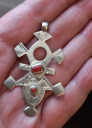 Croix du sud touareg en argent et corail véritable, merk: touareg, staat: Heel goed, € 60,00, € 63,70 inclusief Kopersbescherming