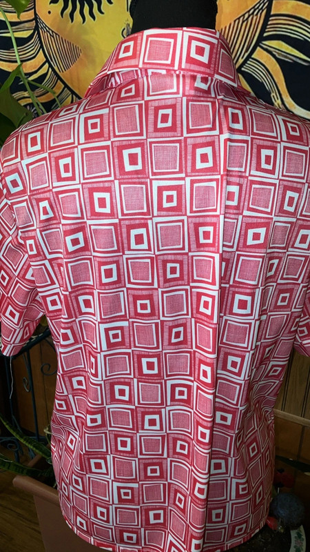 Vintage red large polyester geometric short sleeve button up blousd 4