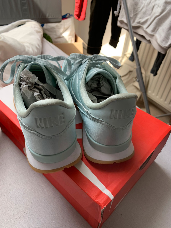 Nike internationalist mint green hot sale