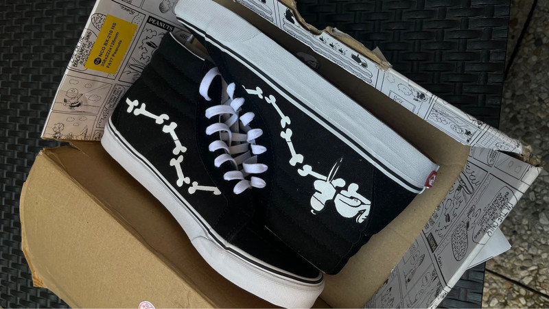 Vans clearance snoopy bones