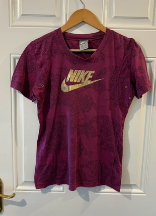 Nike Vintage y2k Purple Paisley Print Gold Spell Out T-Shirt size Medium, brand: Nike, condition: Good, size: M / 38 / 10, €14.00, €15.40 includes Buyer Protection