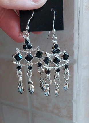 Orecchini india pendenti con strass neri, brand: Hippie, condizioni: Nuovo con cartellino, €1.50, €2.28 include la Protezione acquisti