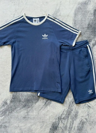 ensemble adidas t-shirt short bleu vintage logo blanc taille xs coupe mixte, marke: adidas, zustand: Sehr gut, größe: XS, 39,99 €, 42,69 € beinhaltet Vinted-Käuferschutz Pro