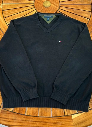 Pull Tommy Hilfiger Col V Noir taille XL, marke: Tommy Hilfiger, zustand: Sehr gut, größe: XL, 13,90 €, 15,30 € inklusive Vinted-Käuferschutz