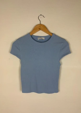 Top côtelé bleu clair Bershka – Taille M - Très bon état, marque: Bershka, état: Très bon état, taille: M / 38 / 10, 6,00 €, 7,00 € Protection acheteurs incluse