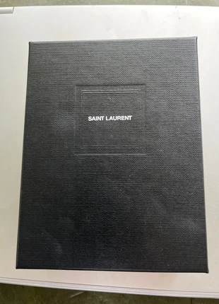 Saint Lauren kartonnen doosje, marca: Saint Laurent, estado: Nuevo sin etiquetas, 15,00 €, 16,45 € Protección al comprador incluida