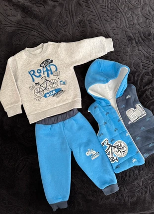 Vends costume trois-pièces pour petit garçon 👶🏼, marke: Vital, zustand: Sehr gut, größe: 9-12 Monate / 74, 15,50 €, 16,98 € inklusive Vinted-Käuferschutz