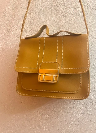 Must-Have di Stagione: Borsa Cuoio con Dettagli Dorati – Versatile e Super Chic!, état: Très bon état, 3,50 €, 4,38 € Protection acheteurs incluse