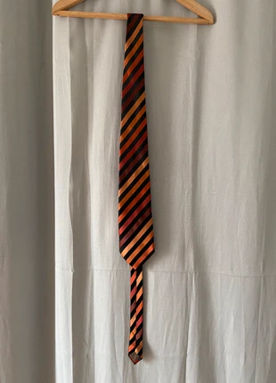 Cravate à rayures Kiabi, marca: Kiabi, estado: Muito bom, €3.00, €3.85 inclui Proteção do Comprador