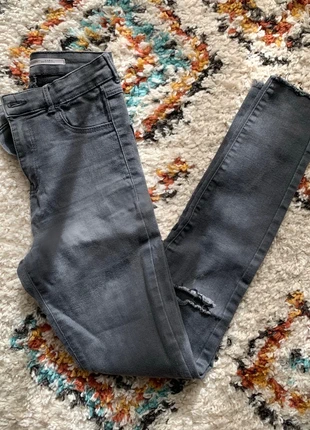 pantalón vaquero skinny fit pitillo gris de Zara, marque: Zara, état: Bon état, taille: XS / 34 / 6, 7,00 €, 8,05 € Protection acheteurs incluse