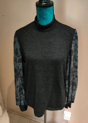 Pull Actuelle – Taille 46/48 – Col montant noir, manches transparentes fleuries, marke: Actuelle, zustand: Sehr gut, größe: XXXL / 46 / 18, 8,00 €, 9,10 € beinhaltet Vinted-Käuferschutz Pro