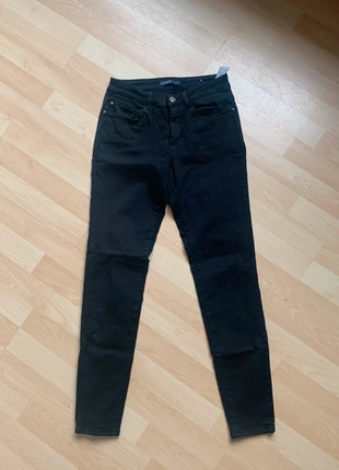 Jeans noir slim, marque: Zara, état: Très bon état, taille: S / 36 / 8, 5,00 €, 5,95 € Protection acheteurs incluse