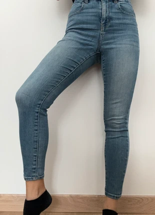 Jeans bleu skinny court, marque: American Eagle, état: Très bon état, taille: M / 38 / 10, 6,00 €, 7,00 € Protection acheteurs incluse