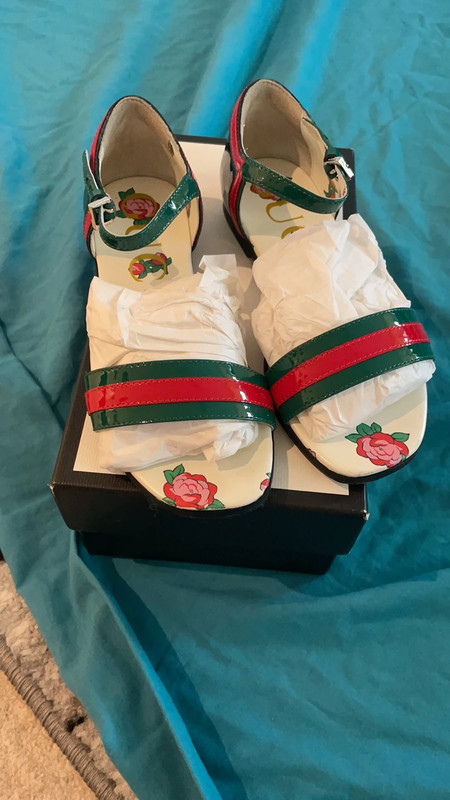 Gucci deals girl sandals