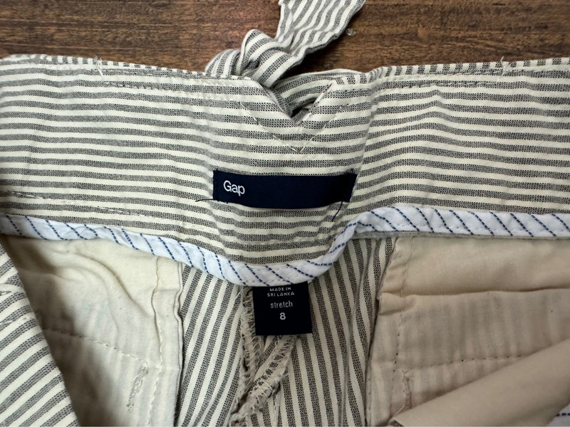 Gap pin stripe cropped chino pants size 8 5