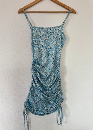 Blumiges Sommerkleid – Blau mit Raffung, Spaghettiträger, marca: Shein, estado: Nuevo sin etiquetas, tamaño: M / 38 / 10, 2,50 €, 3,33 € Protección al comprador incluida