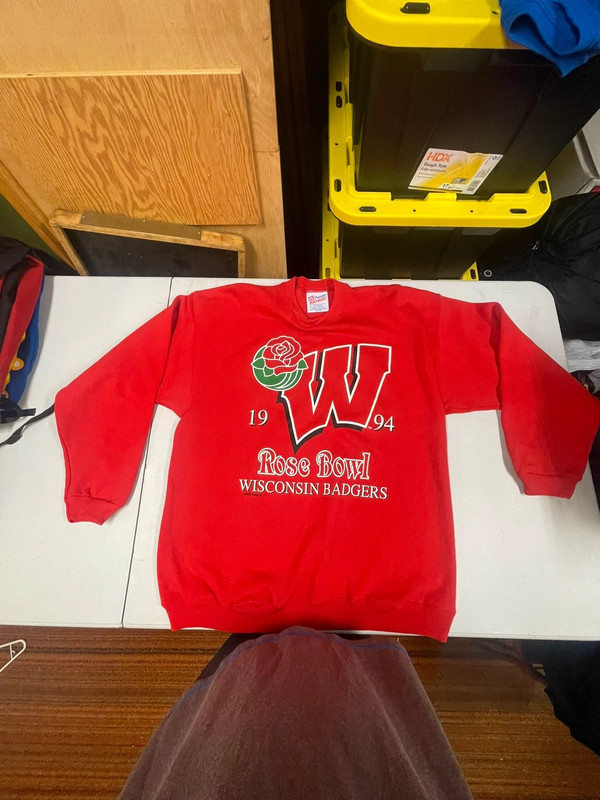 Vintage 1994 Rose Bowl Wisconsin Badger Crew Neck 1