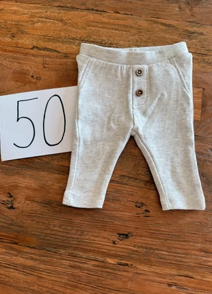 Legging met knoopjes, marque: JBC, état: Très bon état, taille: Jusqu'à 1 mois / 50 cm, 2,00 €, 2,80 € Protection acheteurs incluse