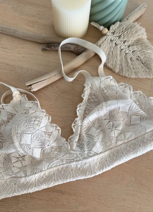 Soutien-gorge écru en dentelle Etam, marca: Etam, estado: Muy bueno, tamaño: 90D, 12,00 €, 13,30 € Protección al comprador incluida