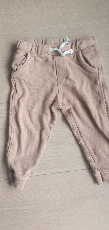 Zara jogger maat 92 1