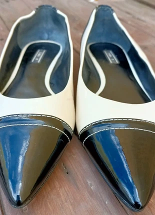 Sapato raso de cor preta e branca da marca Zara, marca: Zara, estado: Bom, tamanho: 38, €13.50, €14.88 inclui Proteção do Comprador