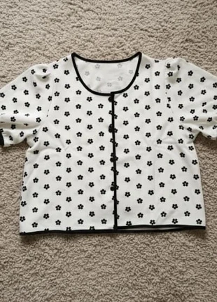 Blouse blanche à petites fleurs noires – style rétro chic, marke: NovaBabe, zustand: Sehr gut, größe: S / 36 / 8, 29,99 €, 32,19 € inklusive Vinted-Käuferschutz