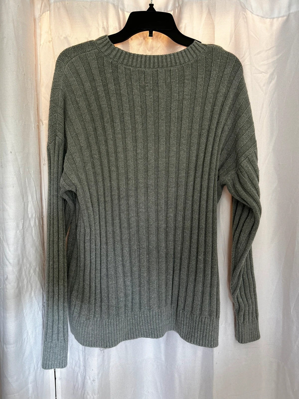 hollister grey slouchy sweater 3