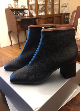 Nieuwe Pollini enkellaarsjes in maat 39, merk: Pollini, staat: Nieuw met prijskaartje, maat: 39, € 105,00, € 110,95 inclusief Kopersbescherming