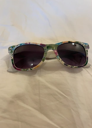 Zonnenbril met bloemenprint, brand: onbekend, condition: Satisfactory, €1.00, €1.75 includes Buyer Protection