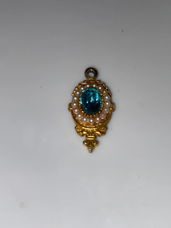 Vintage goldtone metal hanging pendant blue faceted rhinestone white faux pearl 4