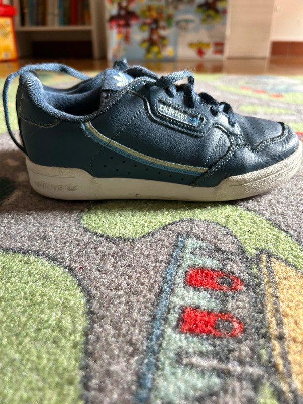 Scarpe Adidas continental n. 32