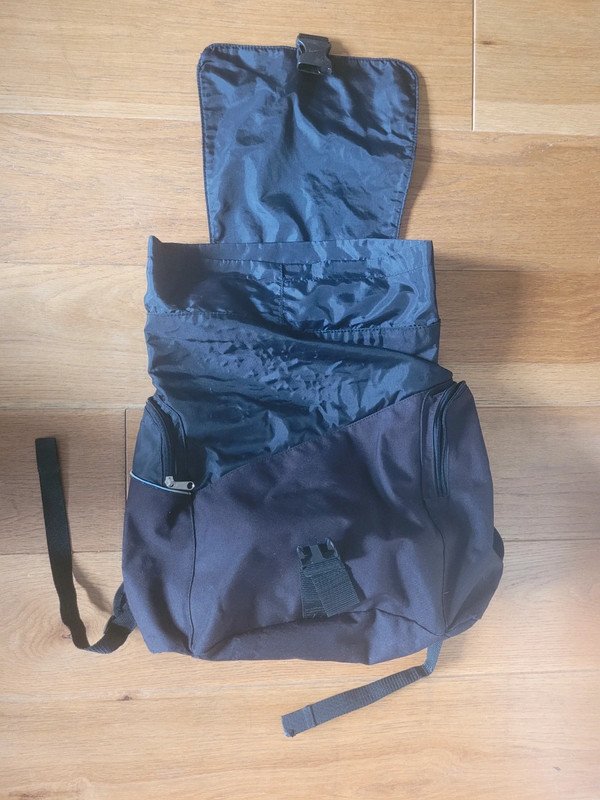 Black Nike backpack Y2K 90s 00s sports bag | Vinted