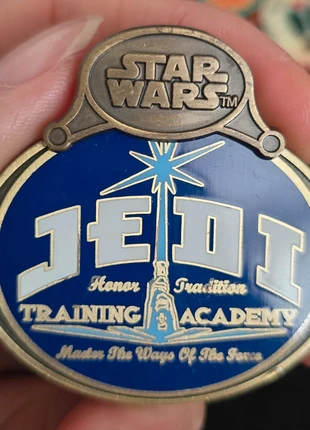 Star Wars Jedi Honor Tradition Training Academy 2015 pin, staat: Heel goed, € 10,00, € 11,20 inclusief Kopersbescherming