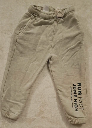 Pantalon jogging zara garçon 18-24 mois, marque: Zara, état: Très bon état, taille: 18-24 mois / 86 cm, 5,00 €, 5,95 € Protection acheteurs incluse