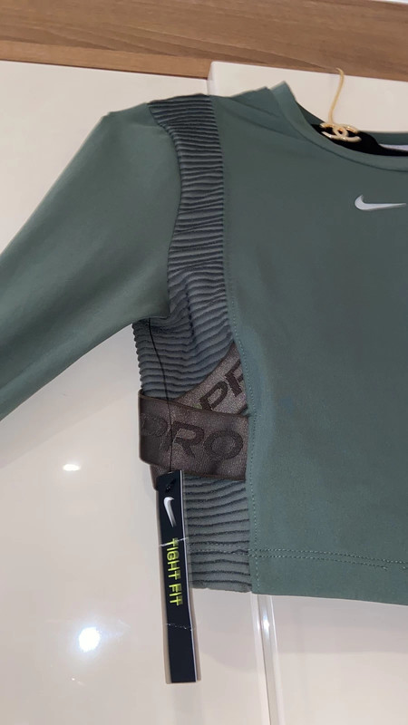 Olive green 2025 nike crop top