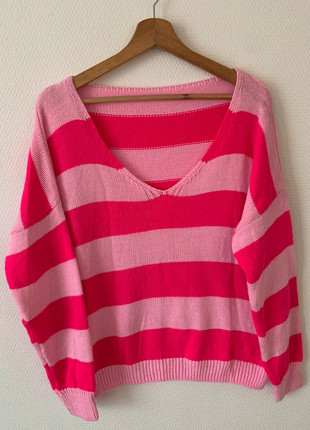 Pull rose et fuchsia rayé col V oversize taille 40, marque: Boutique Italiana, état: Très bon état, taille: L / 40 / 12, 19,00 €, 20,65 € Protection acheteurs incluse