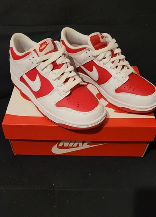 Dunk low red championship, marque: Nike, état: Très bon état, taille: 38,5, 50,00 €, 53,20 € Protection acheteurs incluse