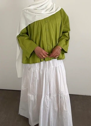 Jupe trapèze blanche, marque: Afnane collection, état: Neuf avec étiquette, taille: Taille unique, 15,00 €, 16,45 € Protection acheteurs incluse