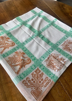 Nappe vintage pur coton – motif folklorique vert et brun – 120 x 128 cm, zustand: Sehr gut, 12,00 €, 13,30 € inklusive Vinted-Käuferschutz