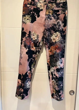 Pantalon fleuri Sandro, brand: Sandro, condizioni: Ottime, taglia: L / IT 44 / EU 40, €12.00, €13.30 include la Protezione acquisti