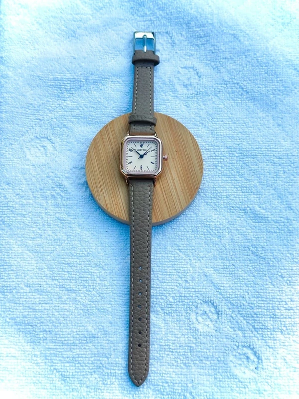 Montre carrée brun-noisette style rétro - photo numéro 3