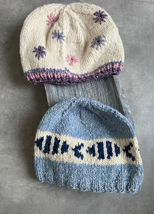 Bonnets  tricotes, staat: Heel goed, maat: Universele maat, € 25,00, € 26,95 inclusief Kopersbescherming