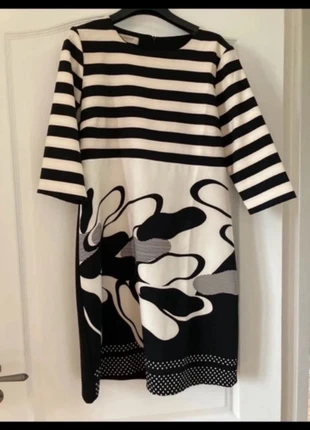 Robe droite Rinascimento rayée noire et blanche courte formes graphiques manches 3/4col rond zippée, brand: Rinascimento, condition: Satisfactory, size: L / 40 / 12, €3.00, €3.85 includes Buyer Protection