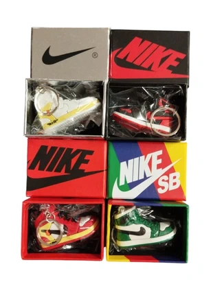Lot de 4 porte-clés Nike avec boîtes, estado: Novo com etiquetas, €24.00, €25.90 inclui Proteção do Comprador Pro