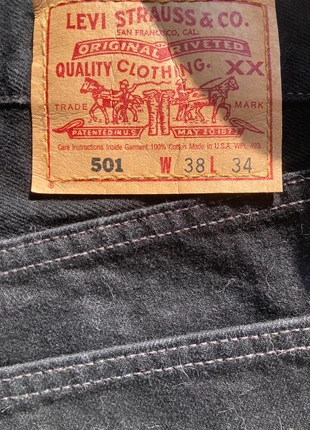 Jean Levi’s 501 noir, brand: Levi's, condizioni: Buone, taglia: IT 48 | W38, €16.00, €17.50 include la Protezione acquisti